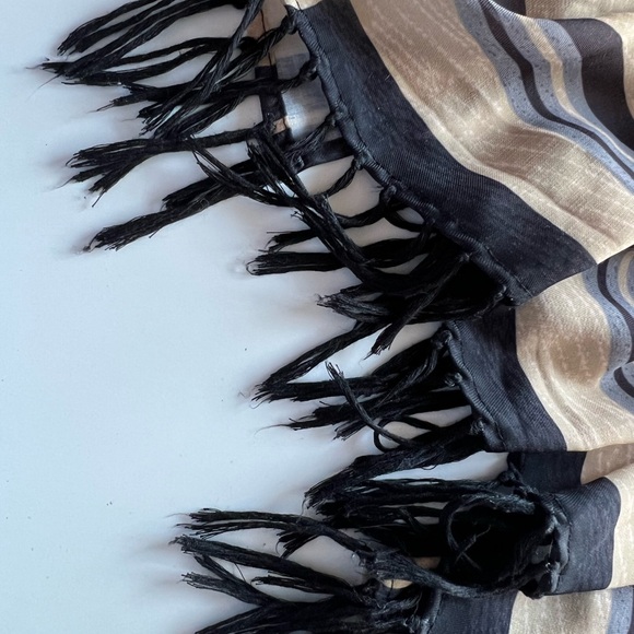 Double D Ranch Graphic Aztec Tan and Gray Poncho - Picture 4 of 6